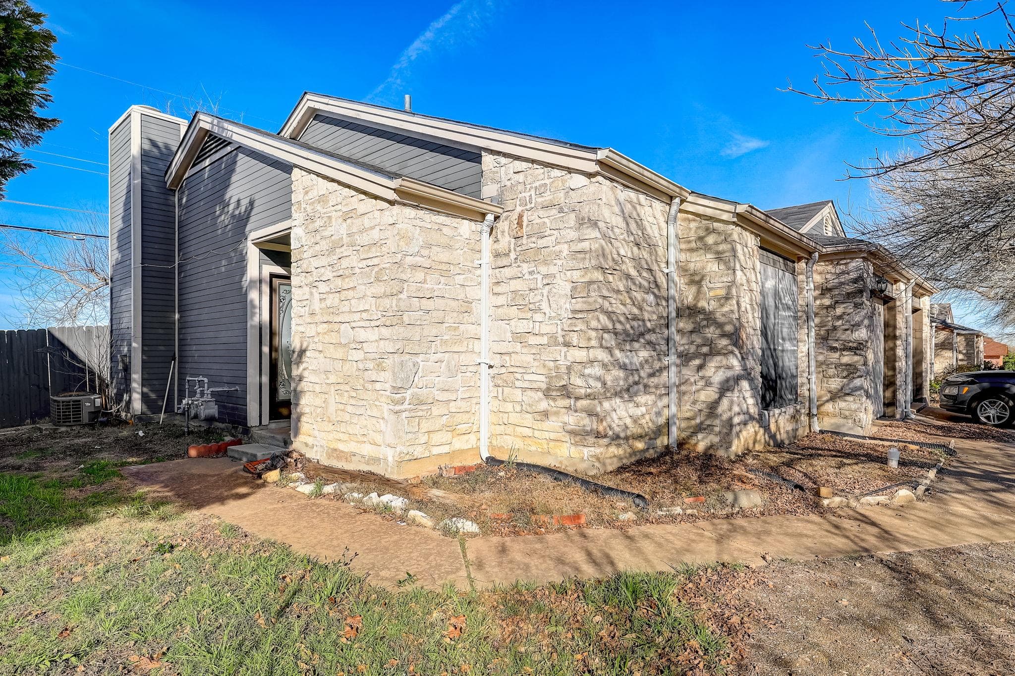 1406  Hyridge Circle None