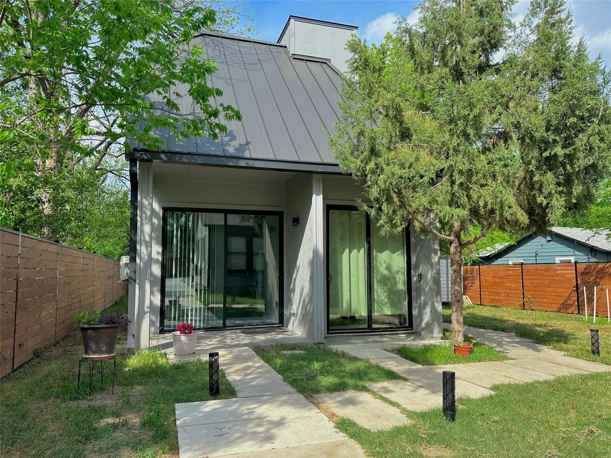 914 E 39th St  #2