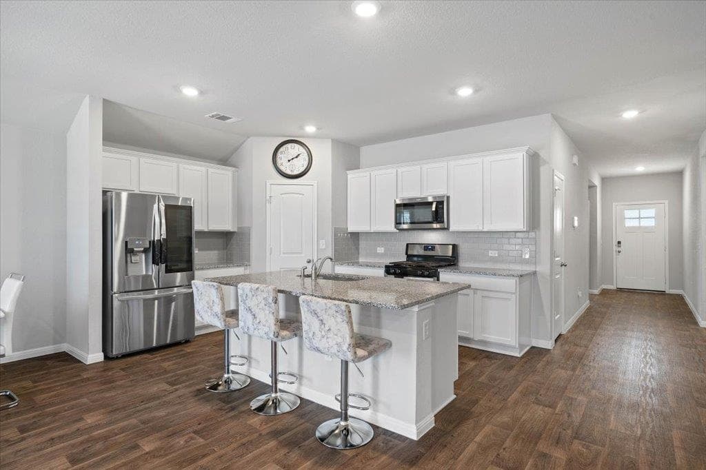 19916  Ann Richards Ave