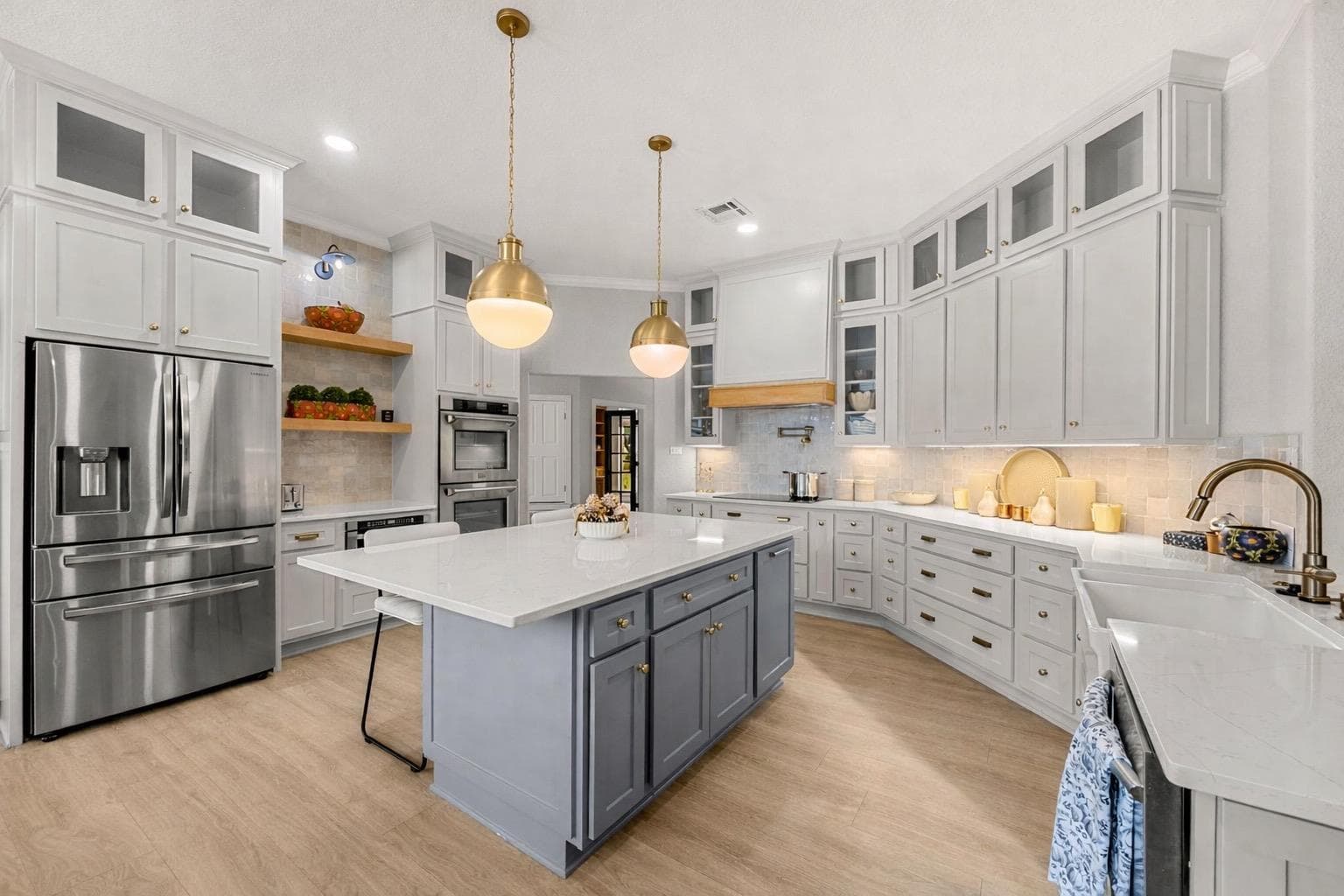 4826  Lago Vista Dr