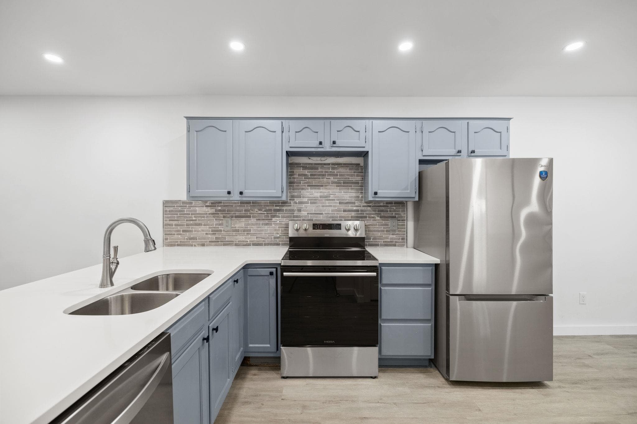 7211  Lakewood Dr  #C111