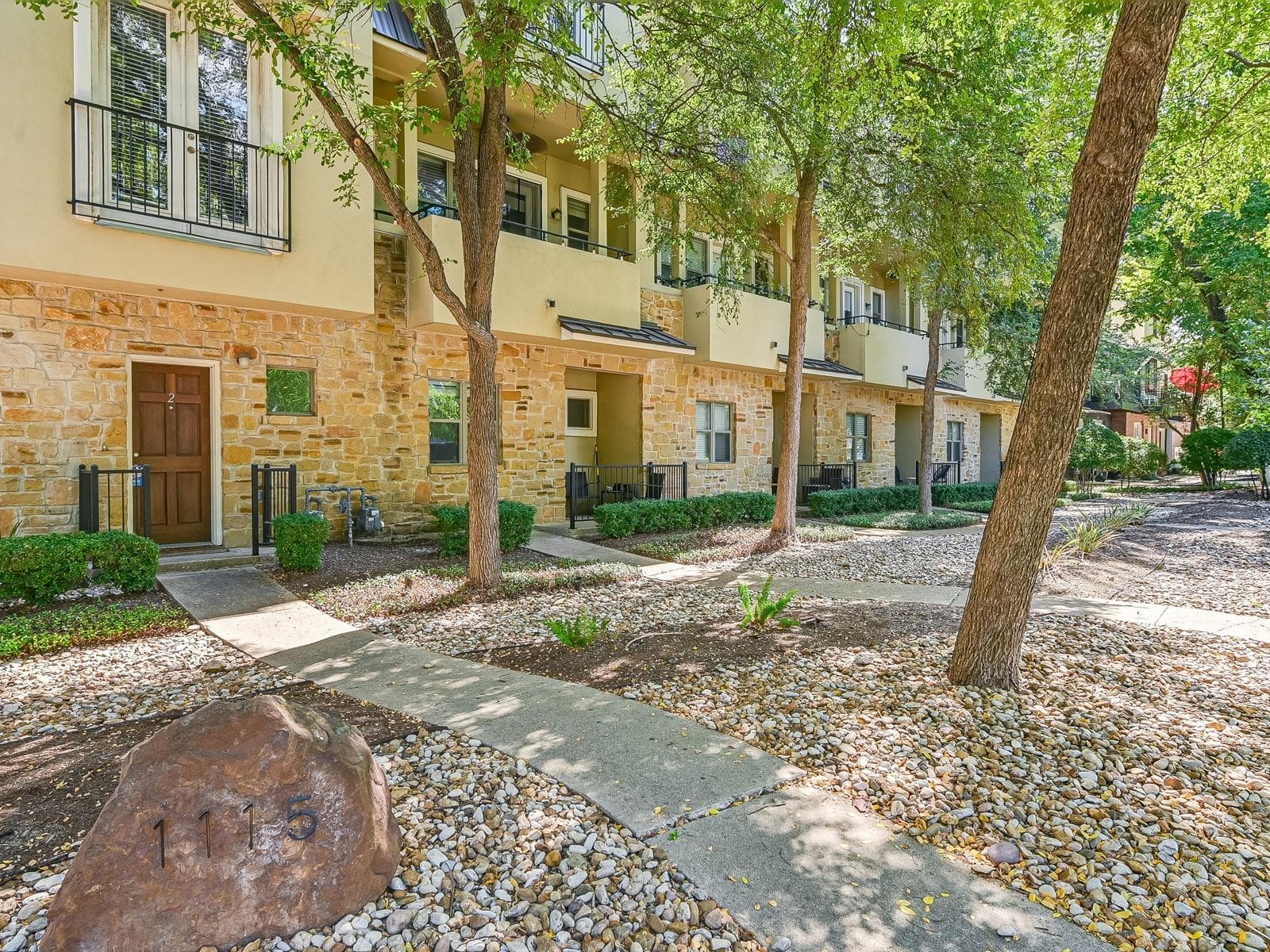 1115  Kinney Ave  #9