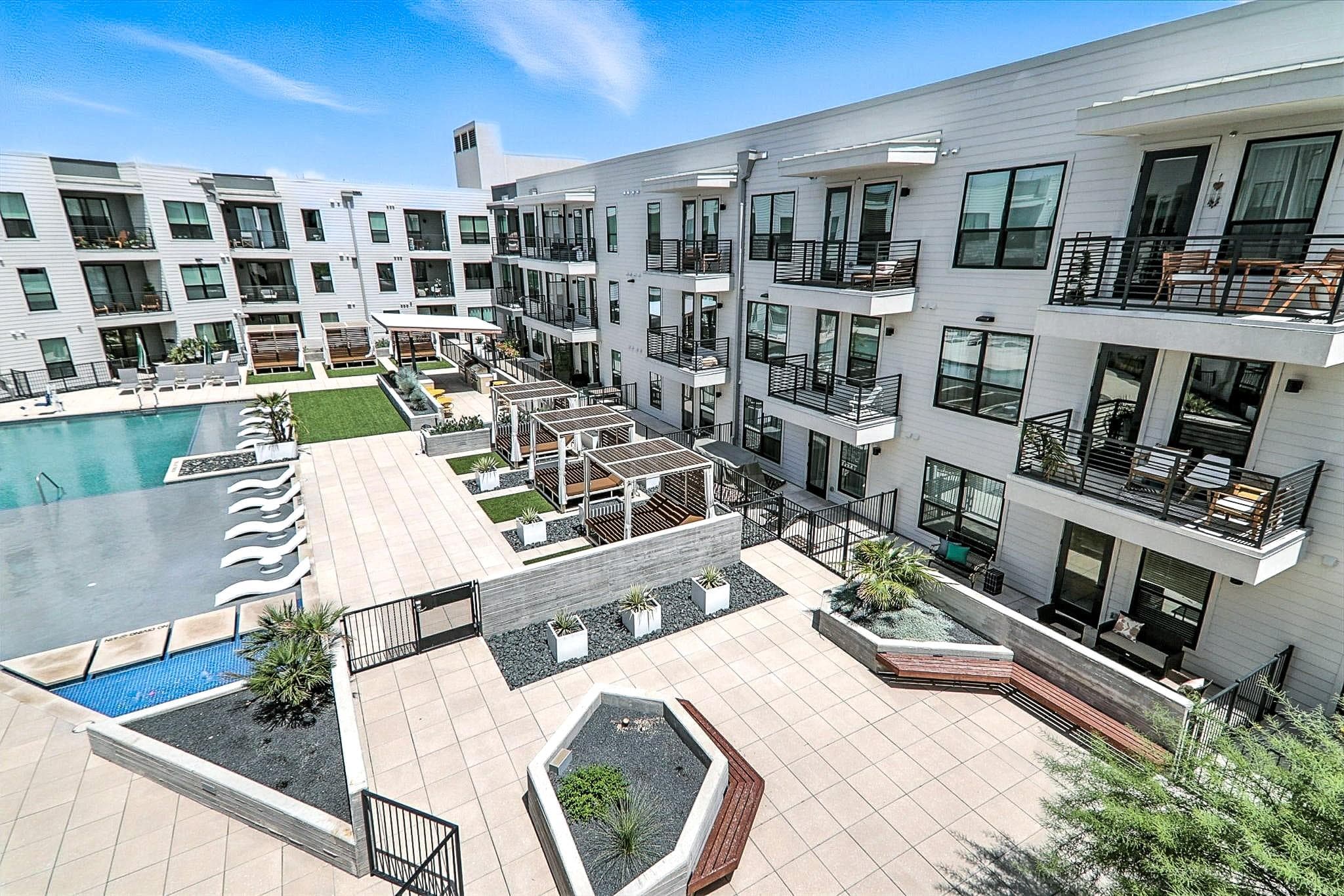 1701  Simond Ave  #639