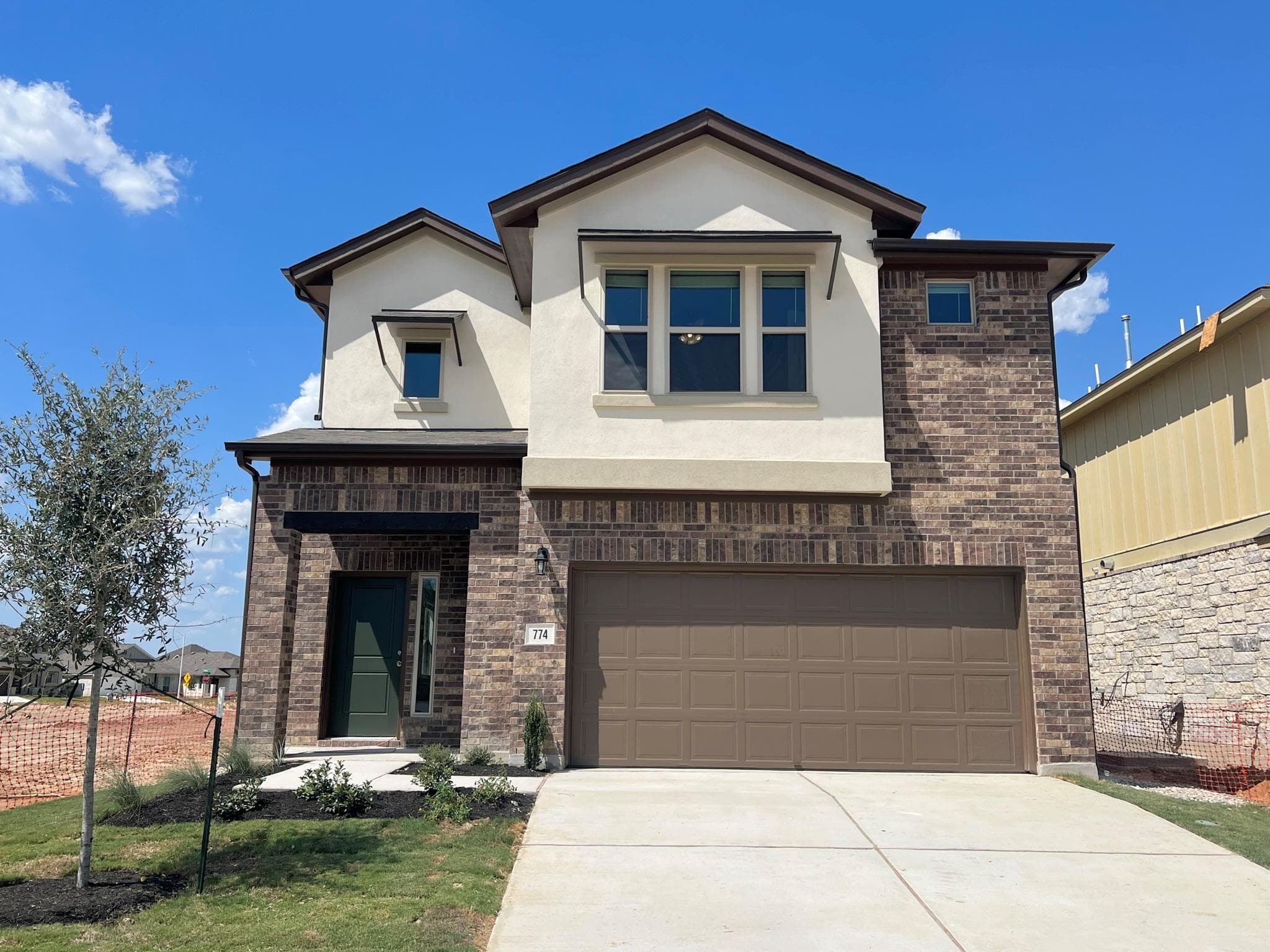 1505  Corsac Way
