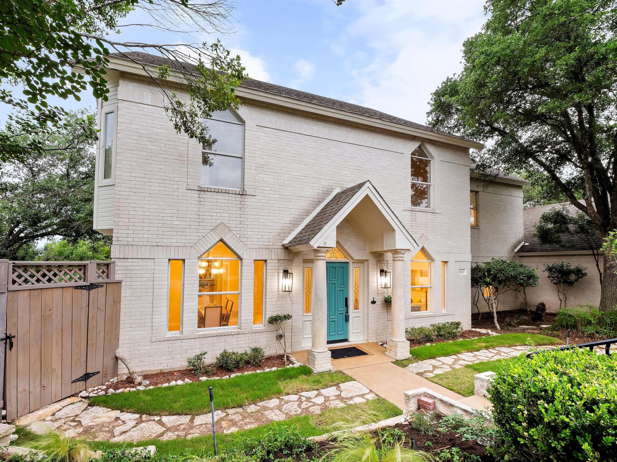 9402  Bluegrass Dr