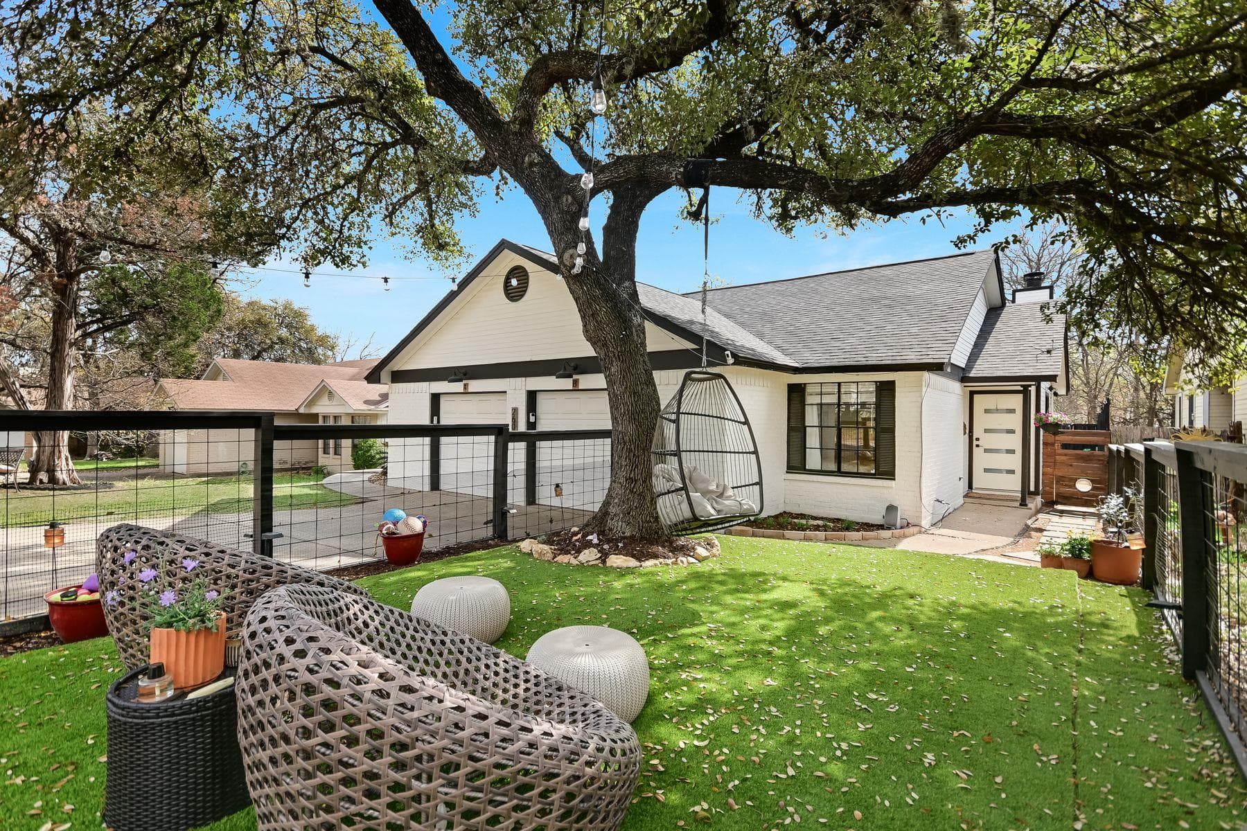 2605  Garrettson Dr  #B