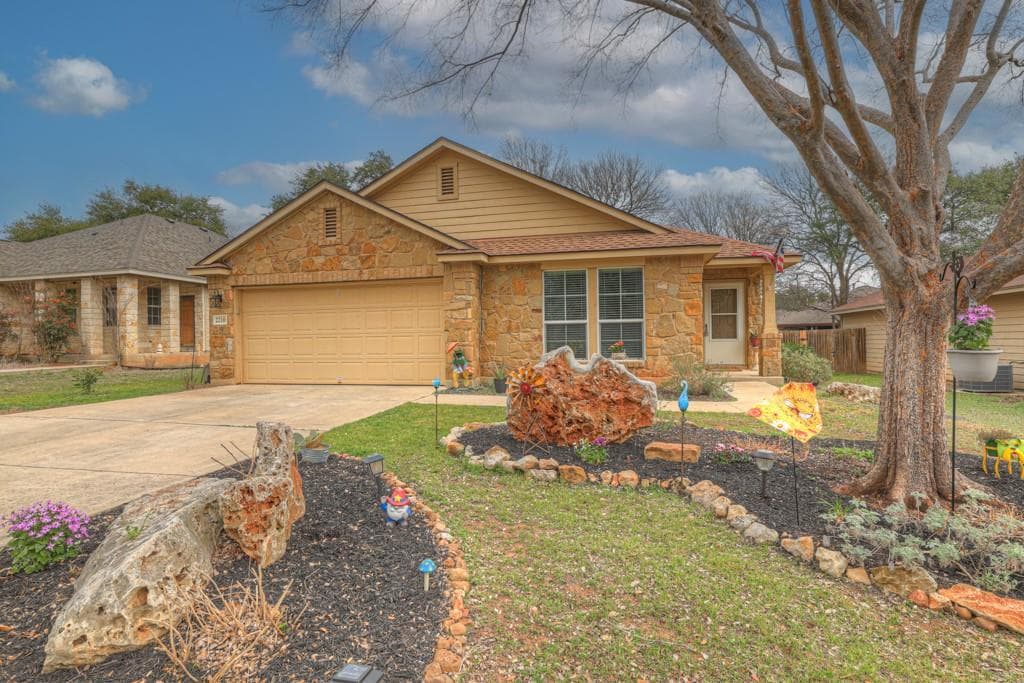 2210 Meadow View Dr
