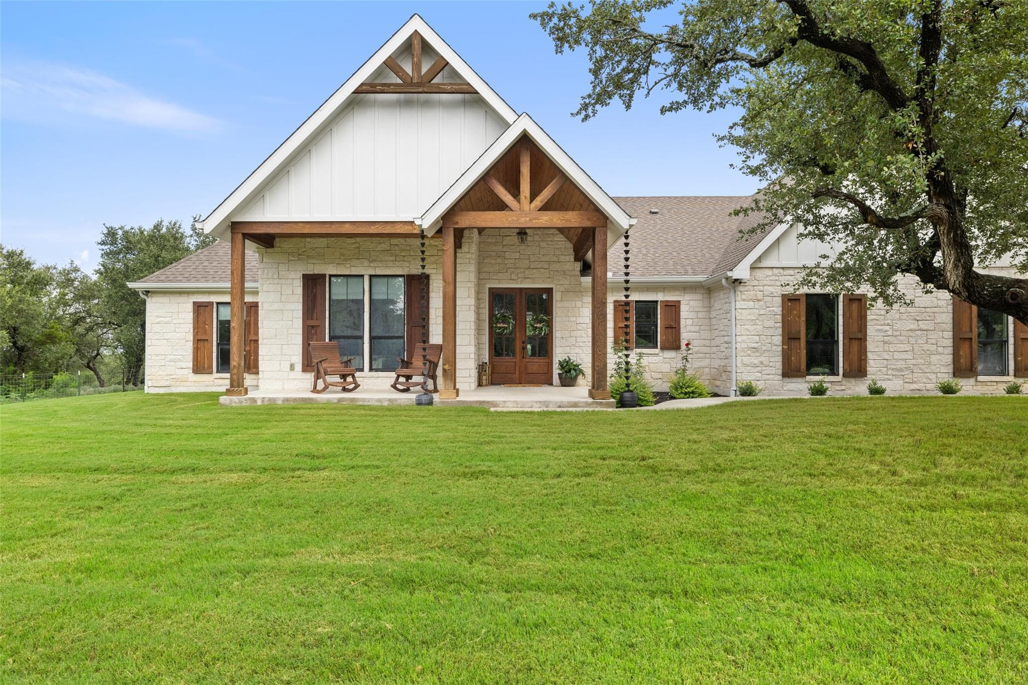 210  Levon Ln