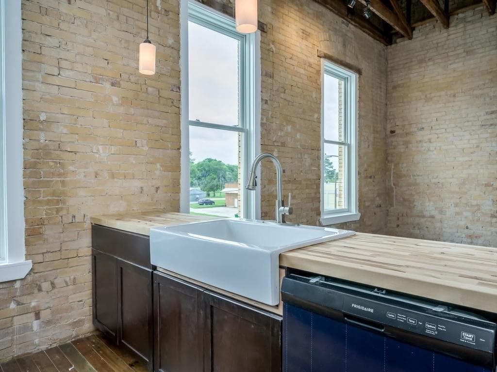 110 S Main St  #206