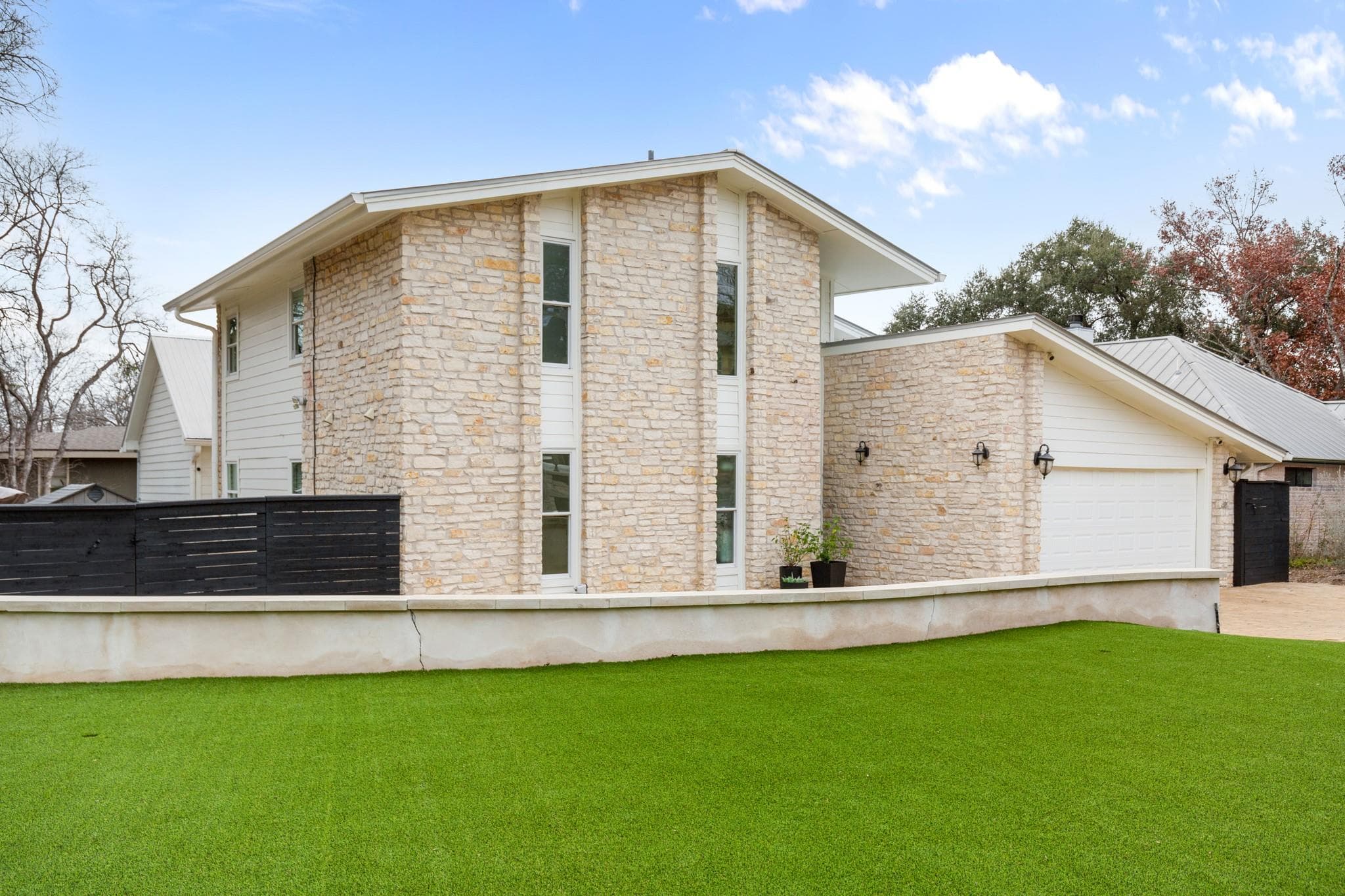 1813  Crooked Ln