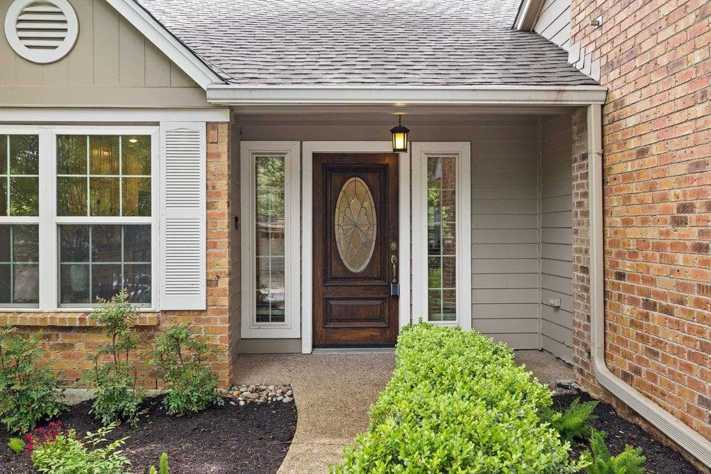 3815  Williamsburg Cir