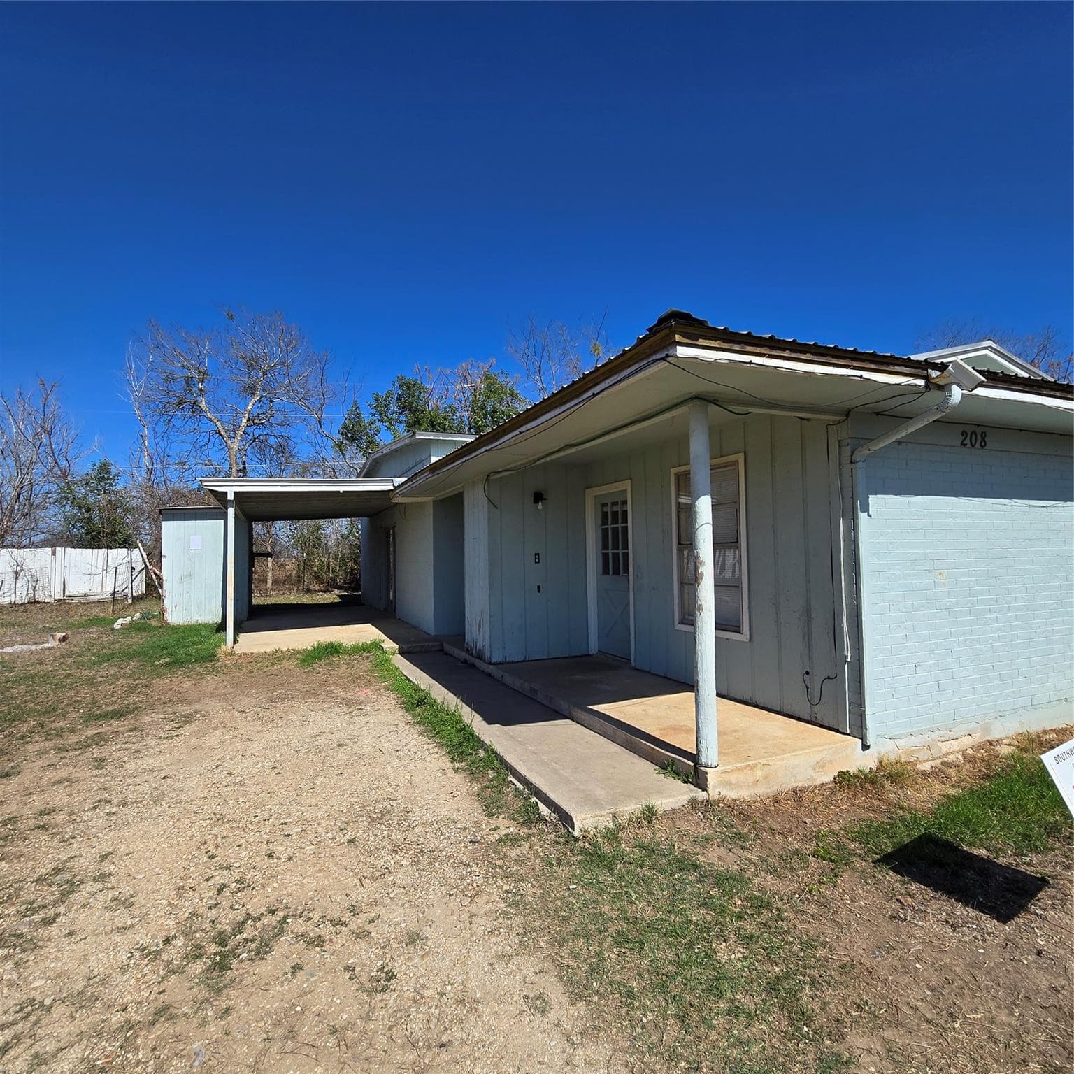 208 NW River Rd