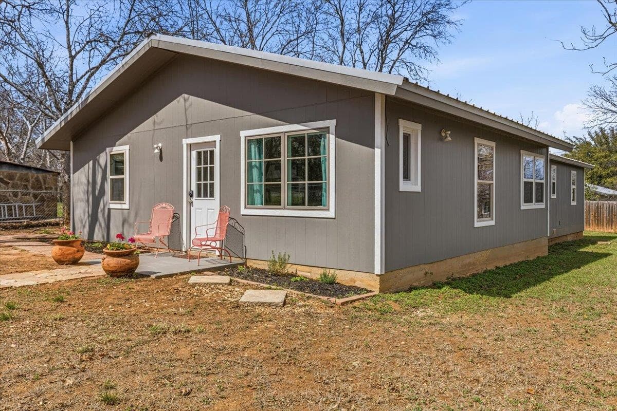 503 E Bluebonnet Ln