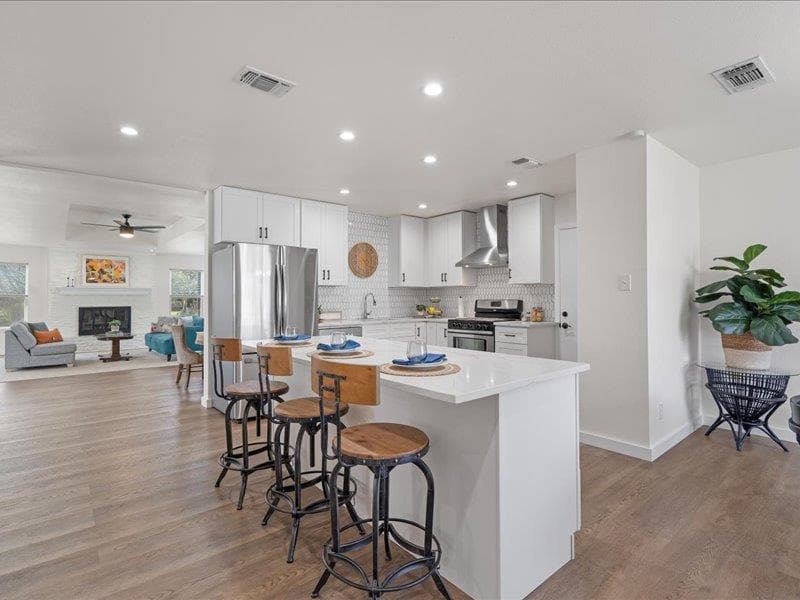 1312  Hyman Ln
