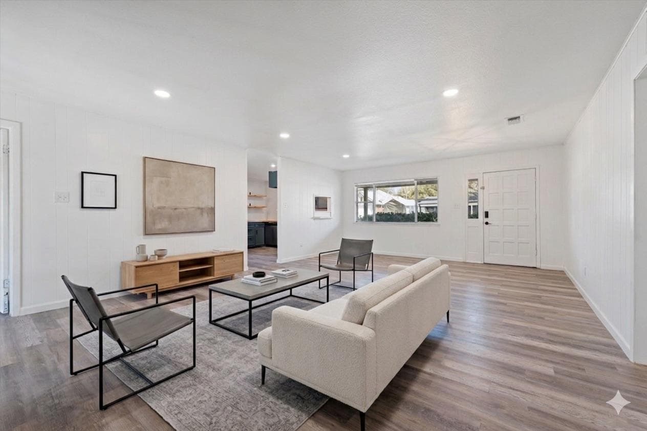 1106  Hackberry Dr