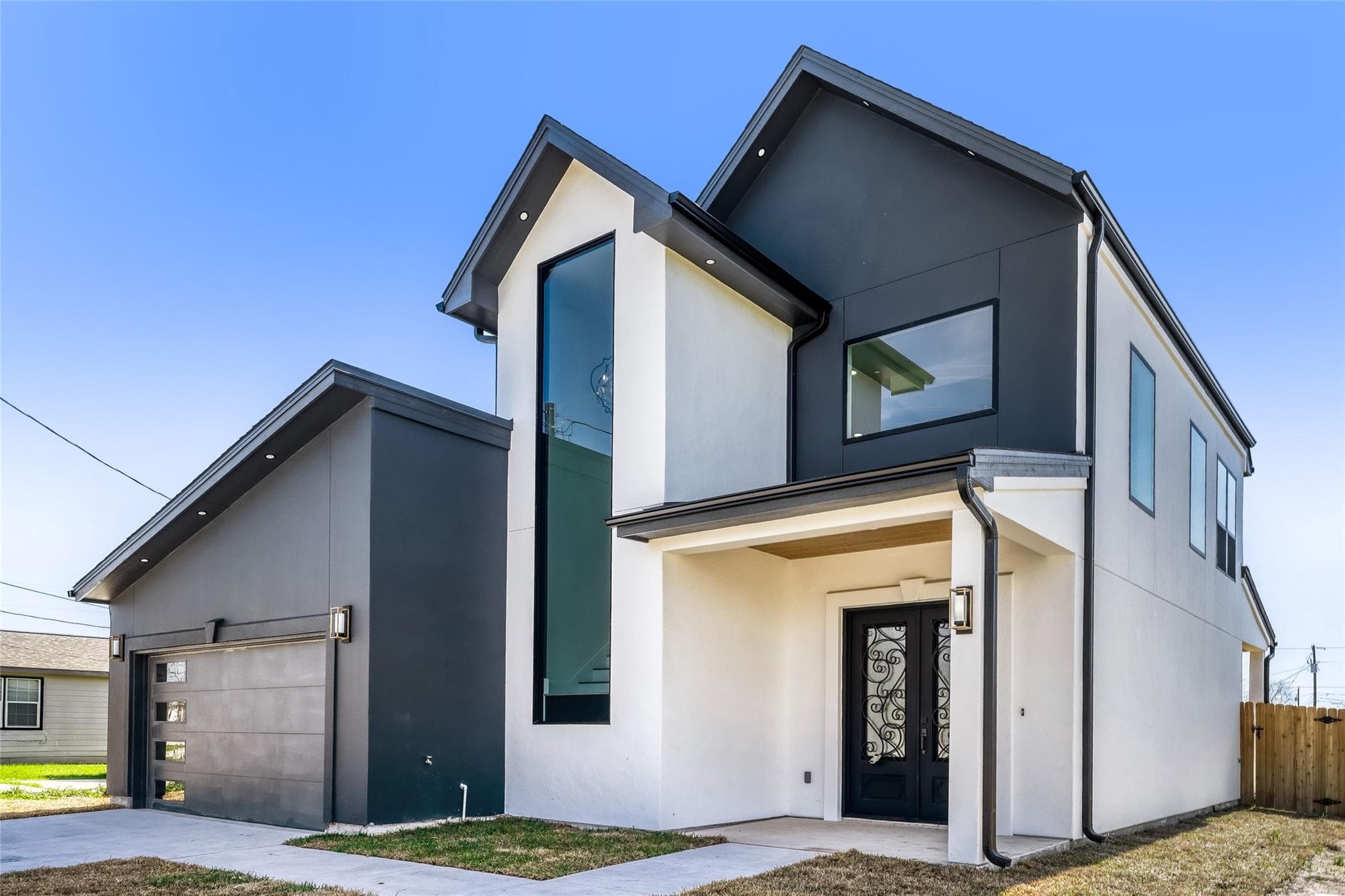 406  E Carrie Manor St