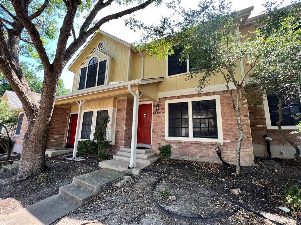 11901  Swearingen Dr  #32