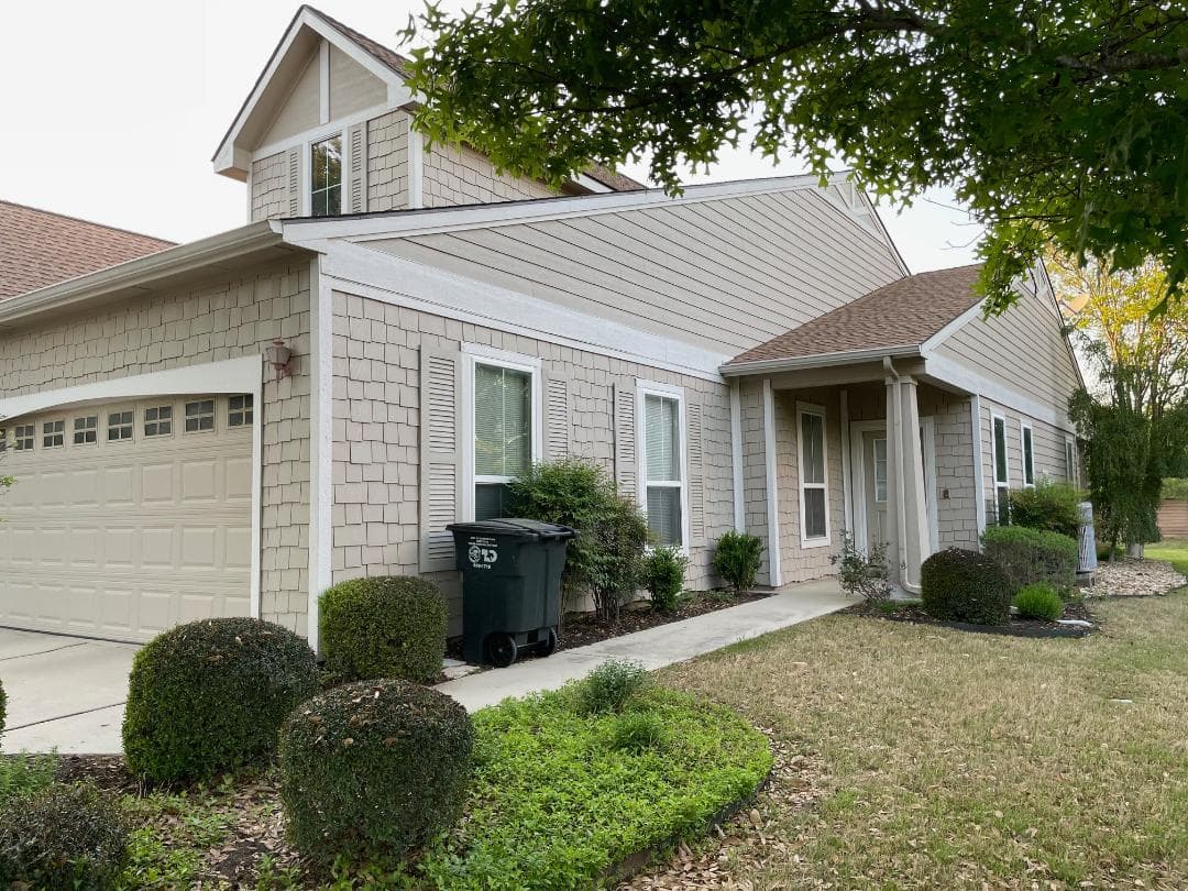 319  Essex Ln