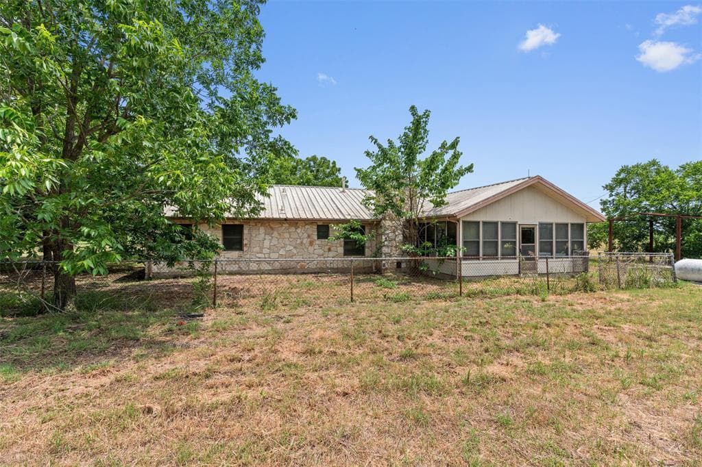 3809  Kelly Ln