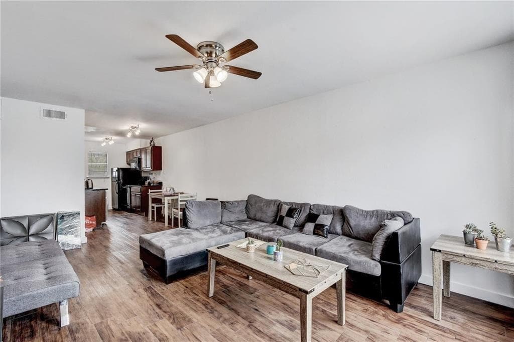 2200  San Gabriel St  #301