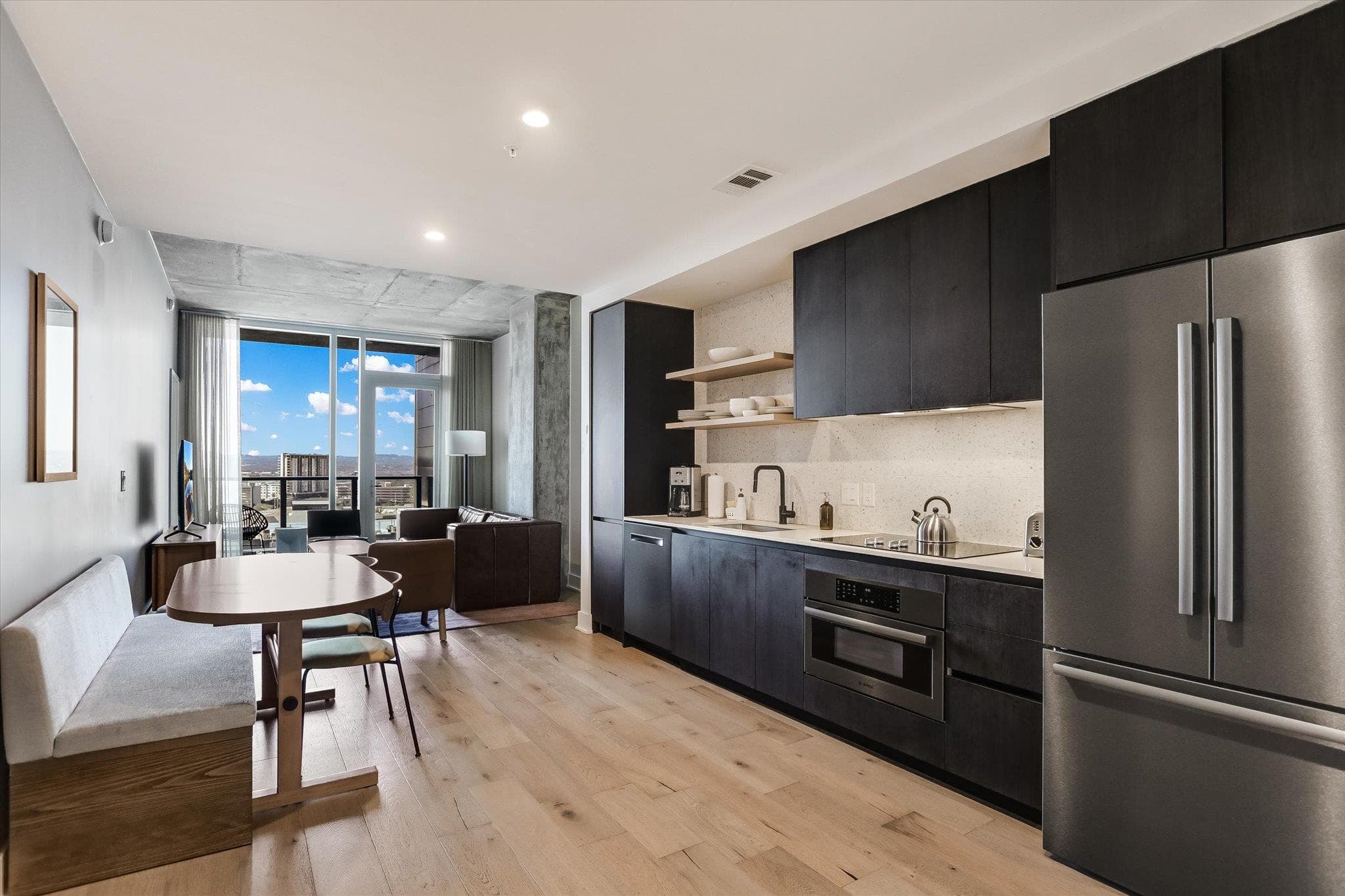 48  East Ave  #1711
