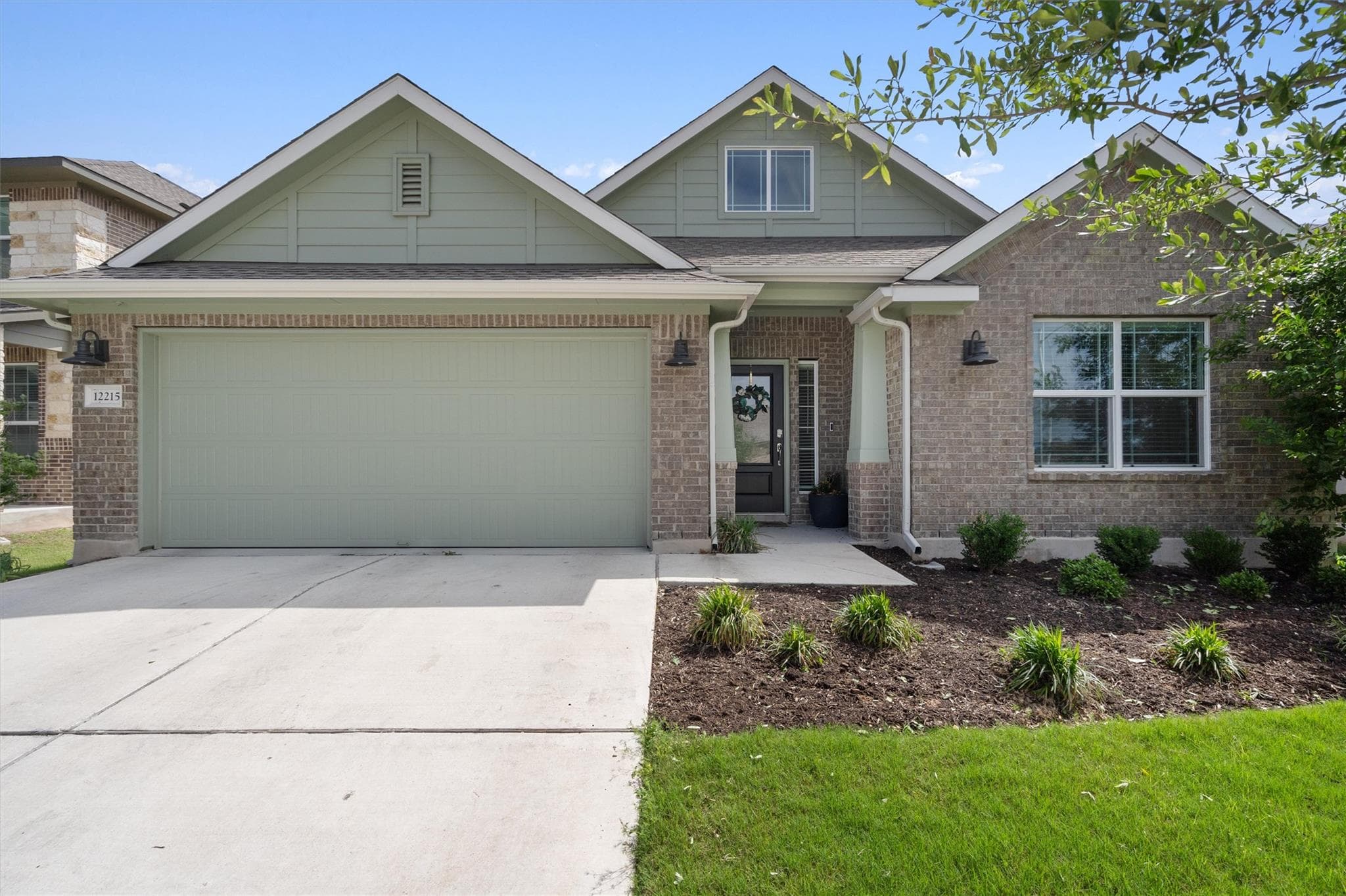 12215  Coronilla Bnd