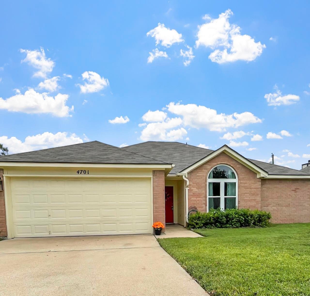 4701  High Pointe Dr