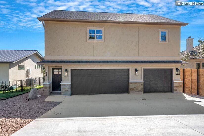 505  Heron Dr