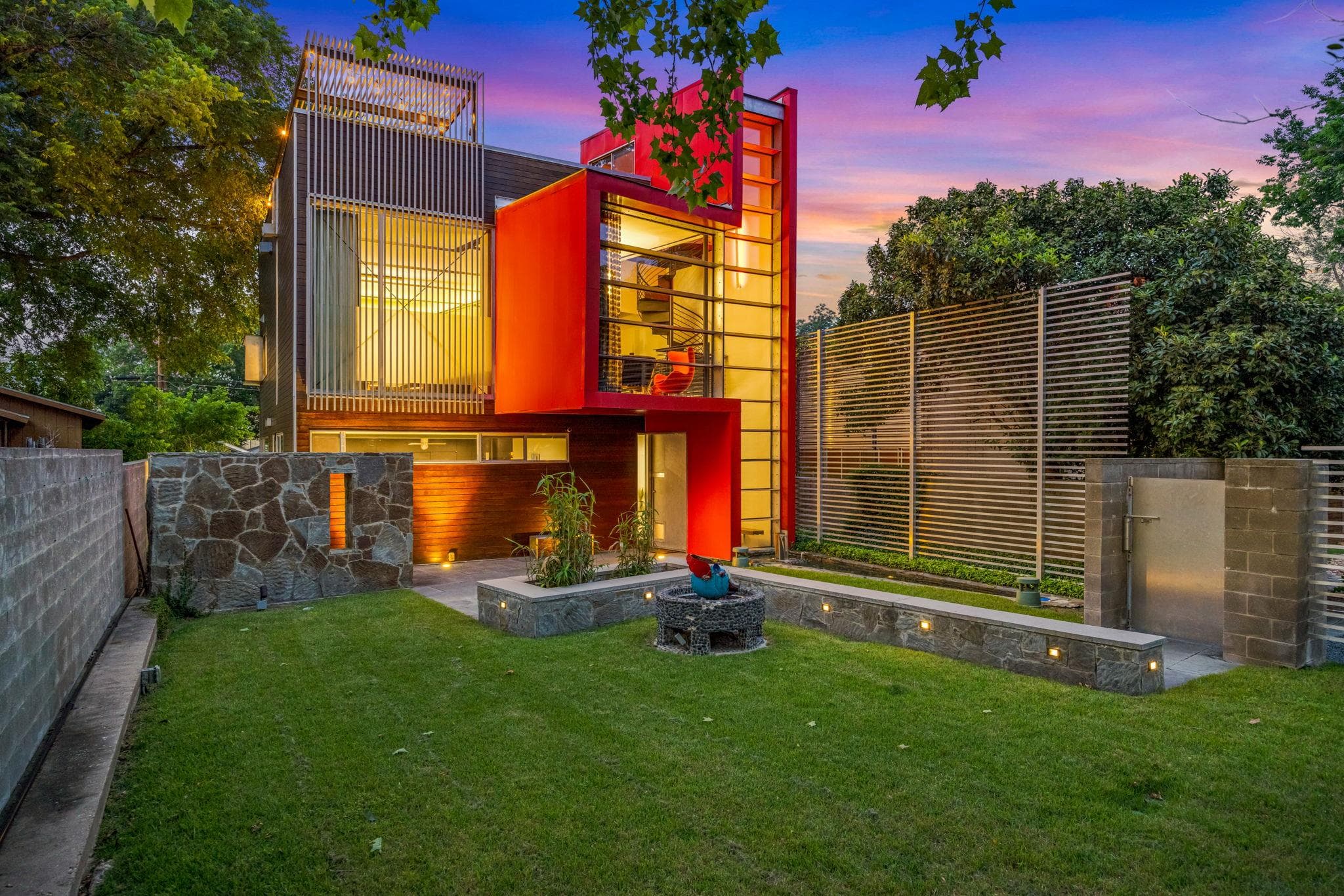 704 W Live Oak St