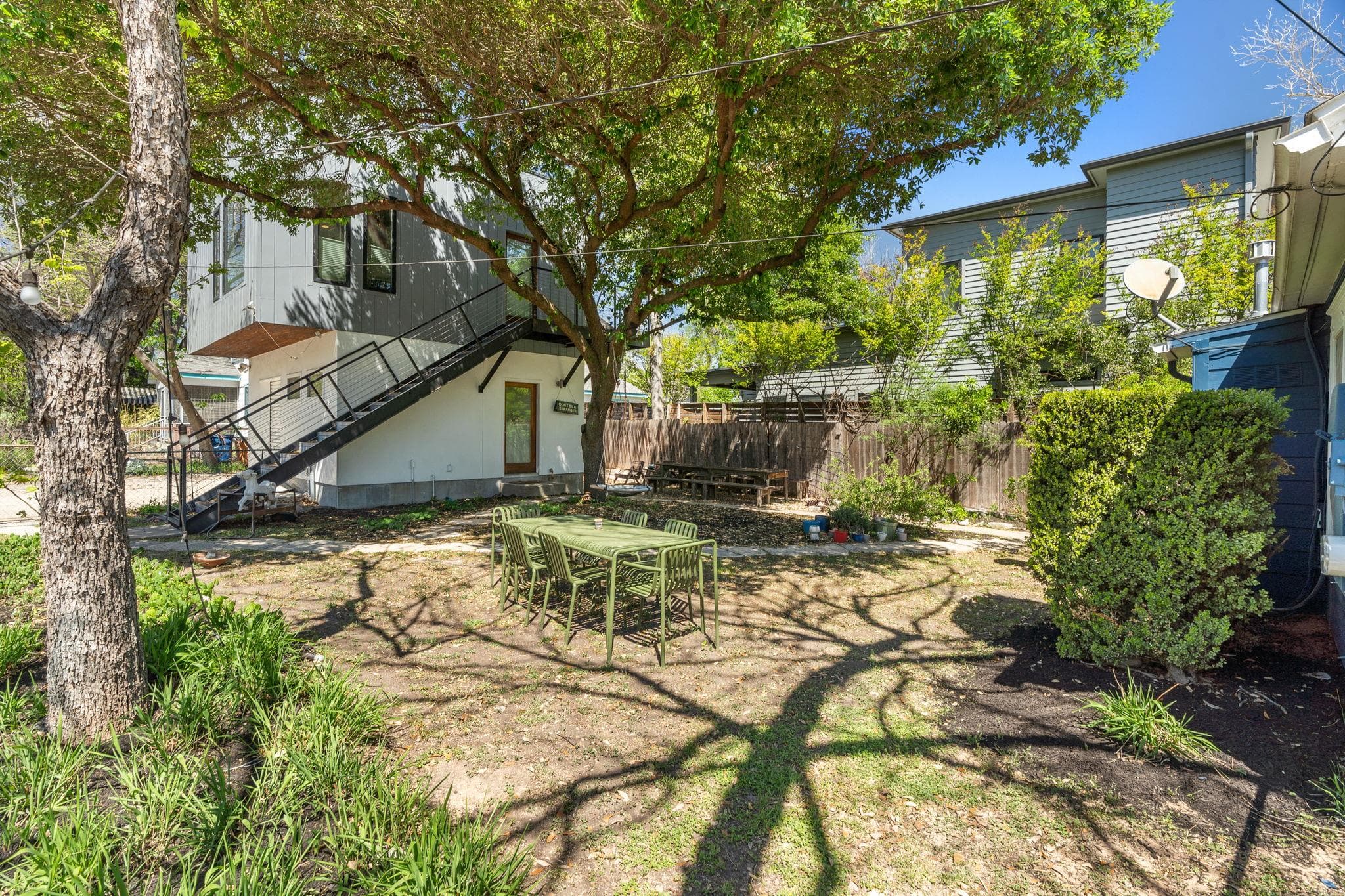 1910  Kinney Ave