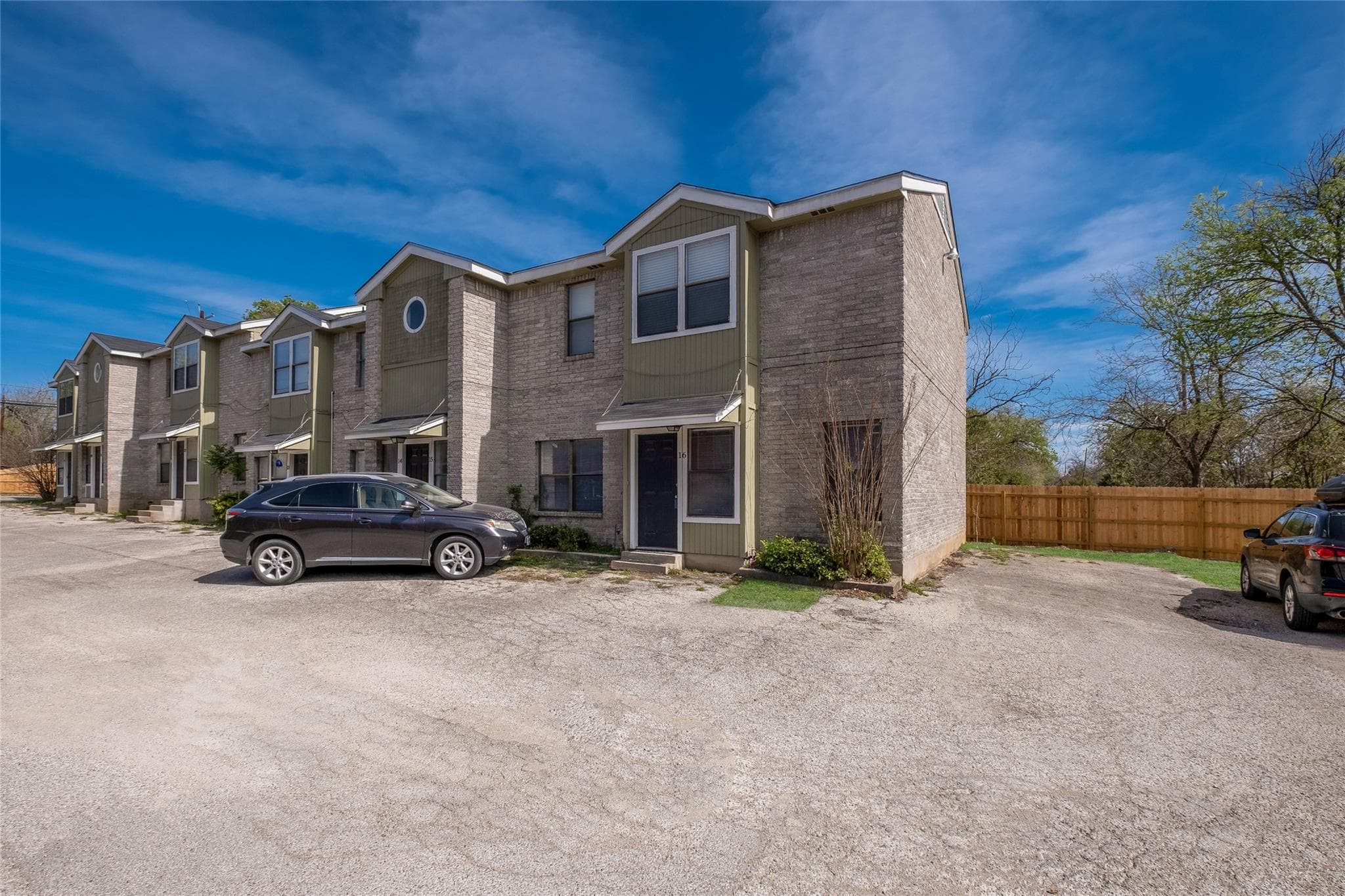 1221 W Hopkins St  #16