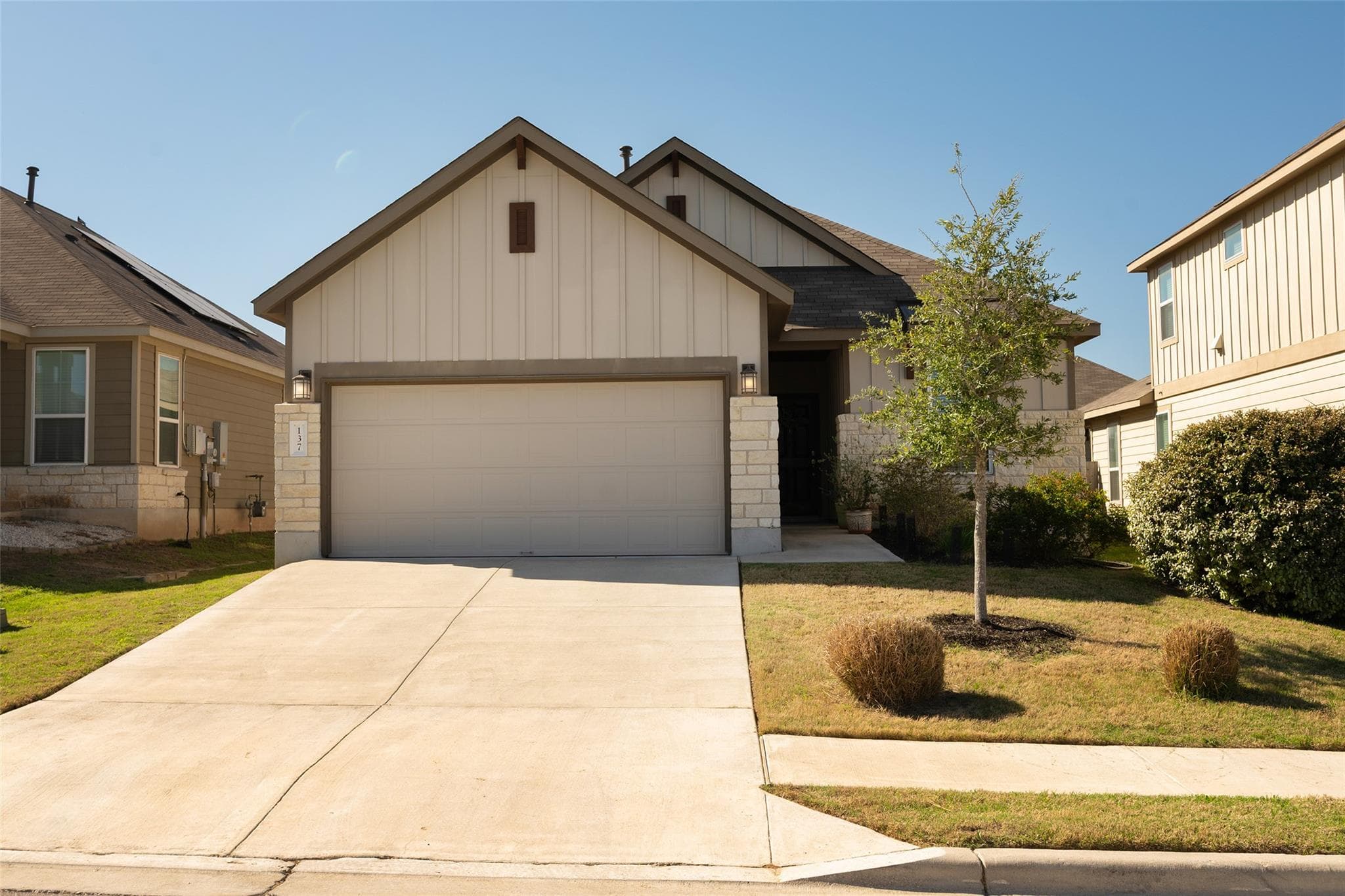 137  Big Leaf Dr