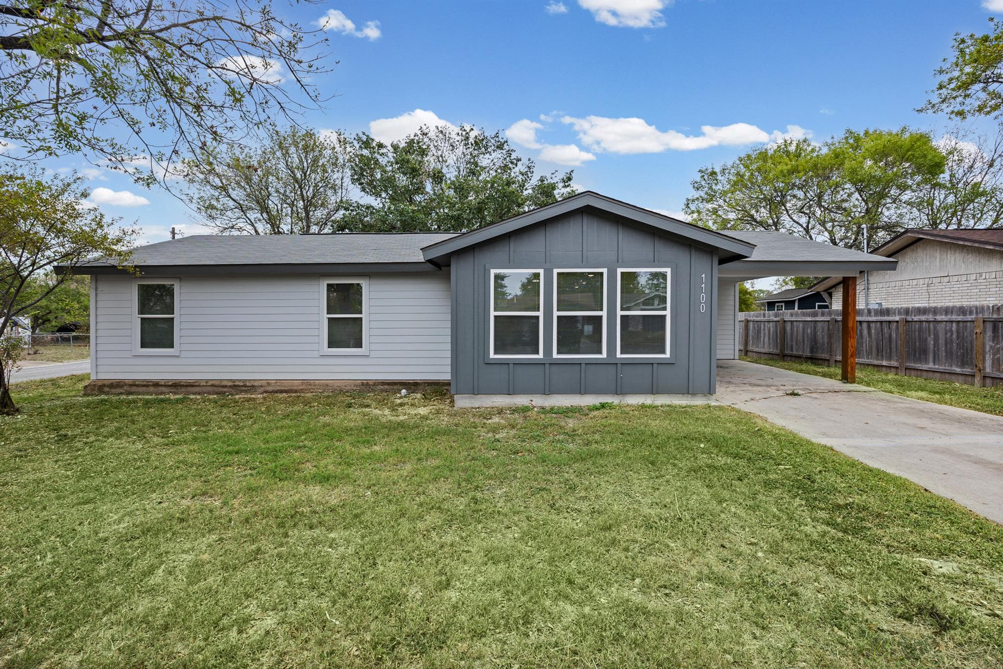 1100  Monte Vista Dr
