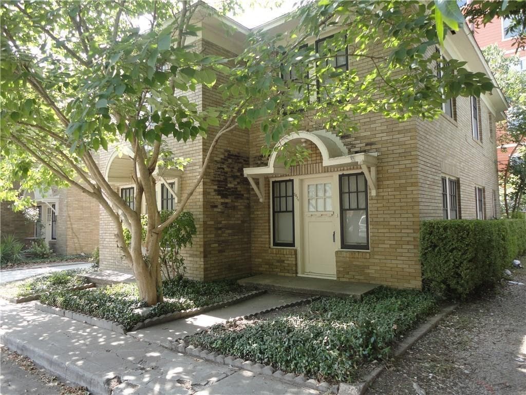 707  Graham Pl