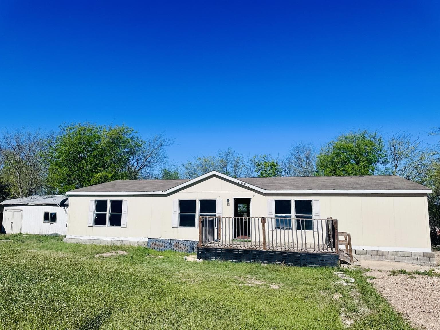 1400  Shawnee Circle Cir