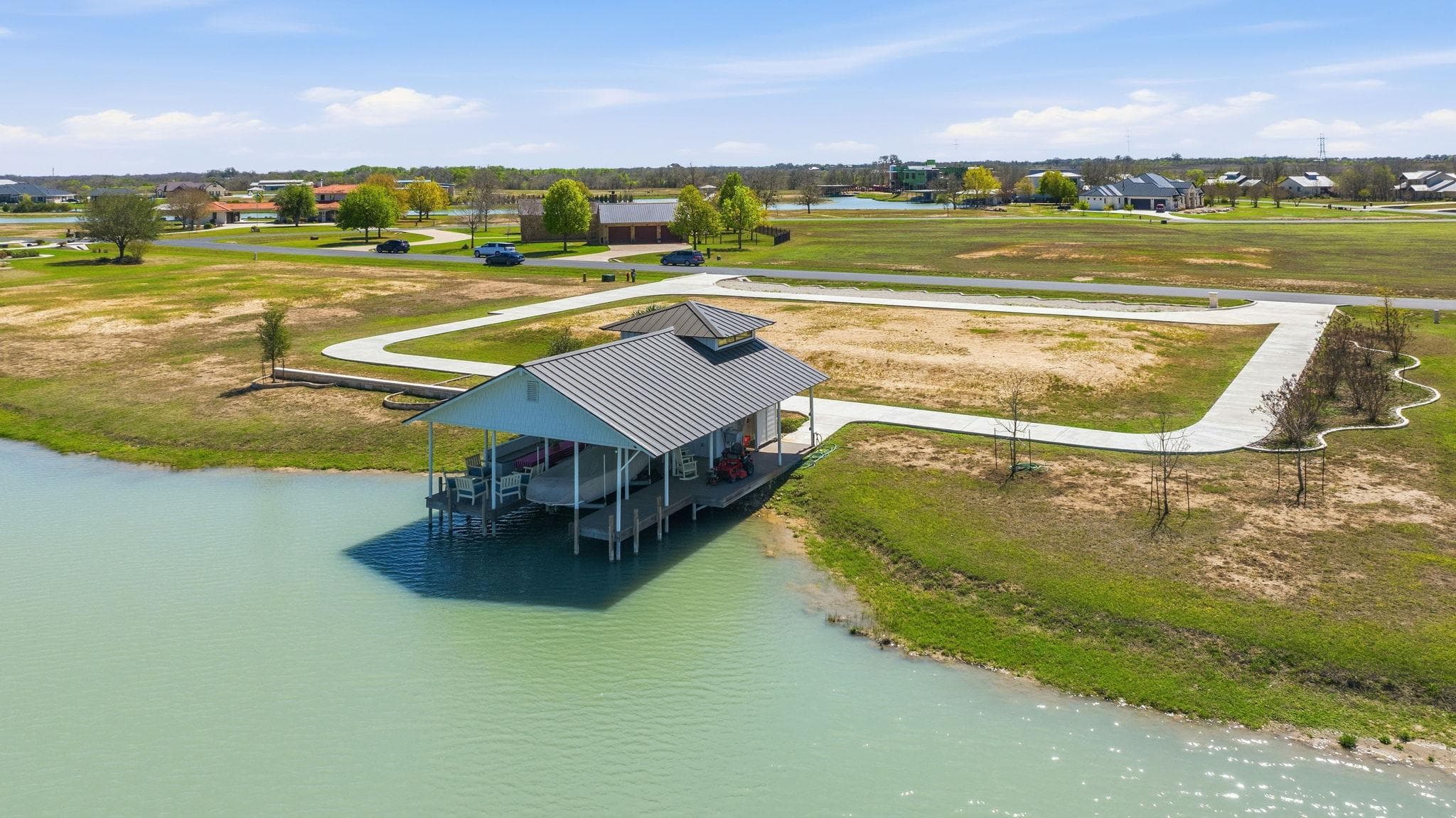 108  Lakeside Cv