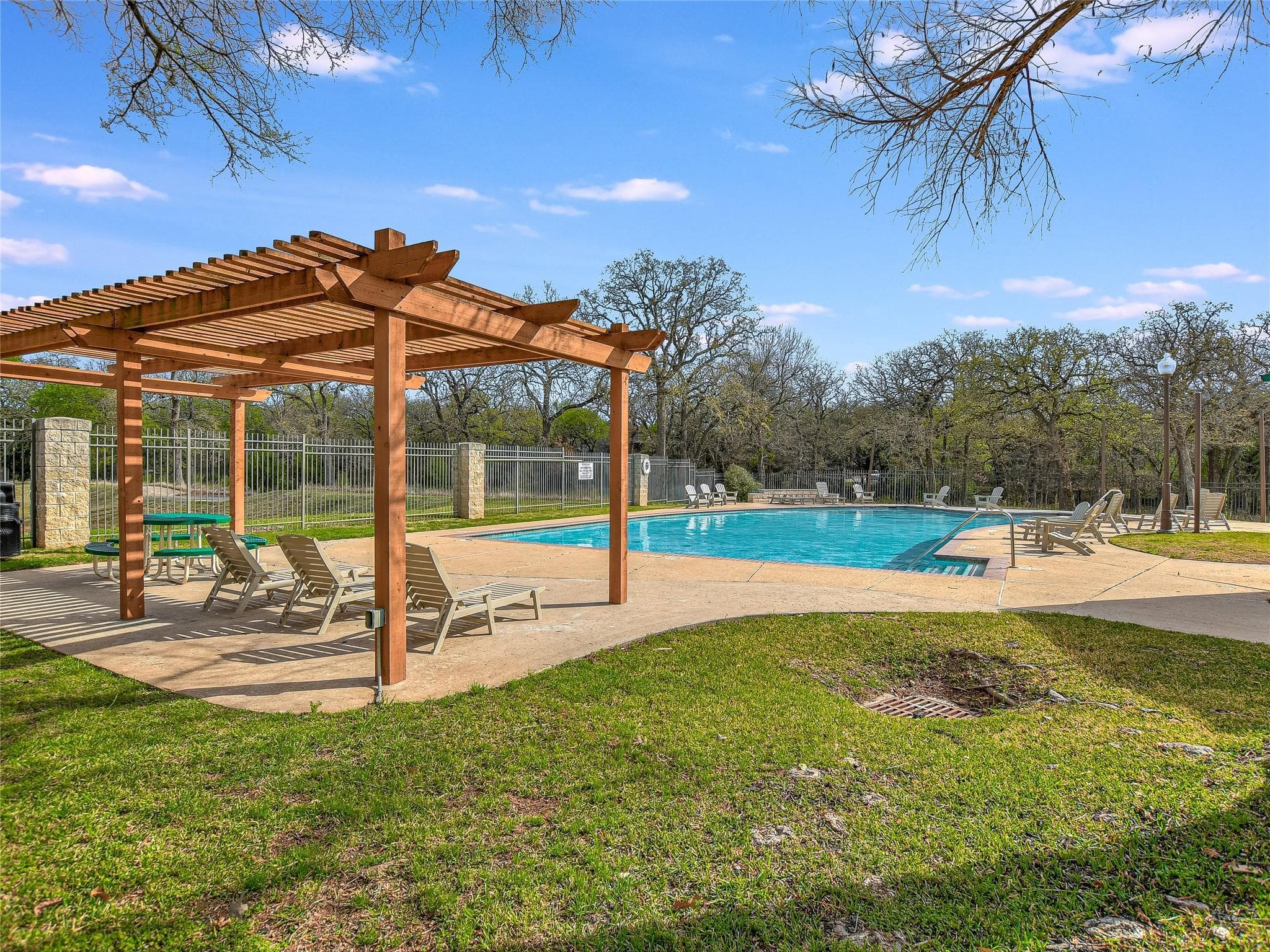 2616  Henley Dr
