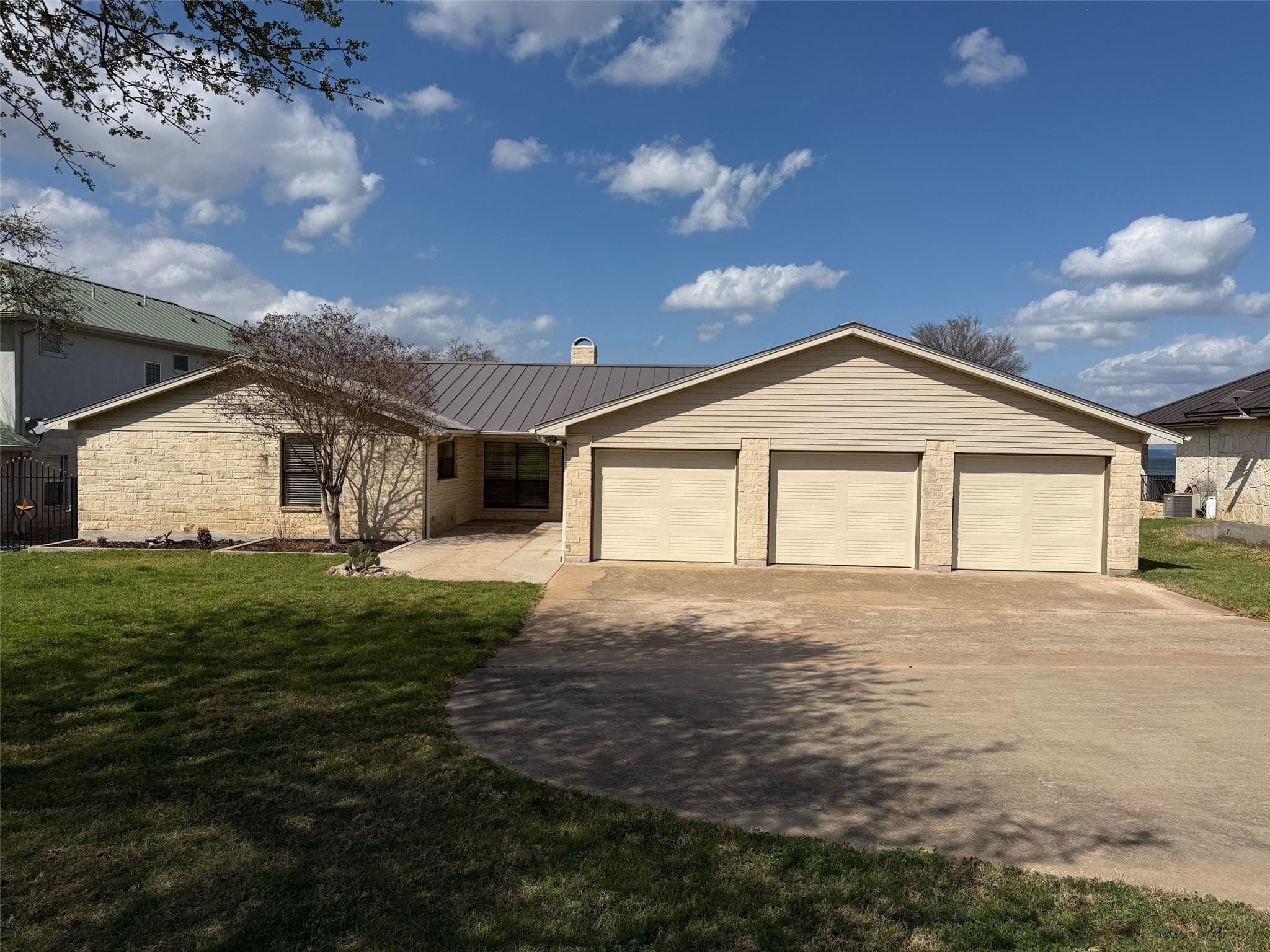 209  Senisa Dr