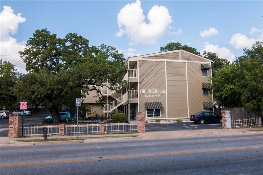 202 E 45th St #203