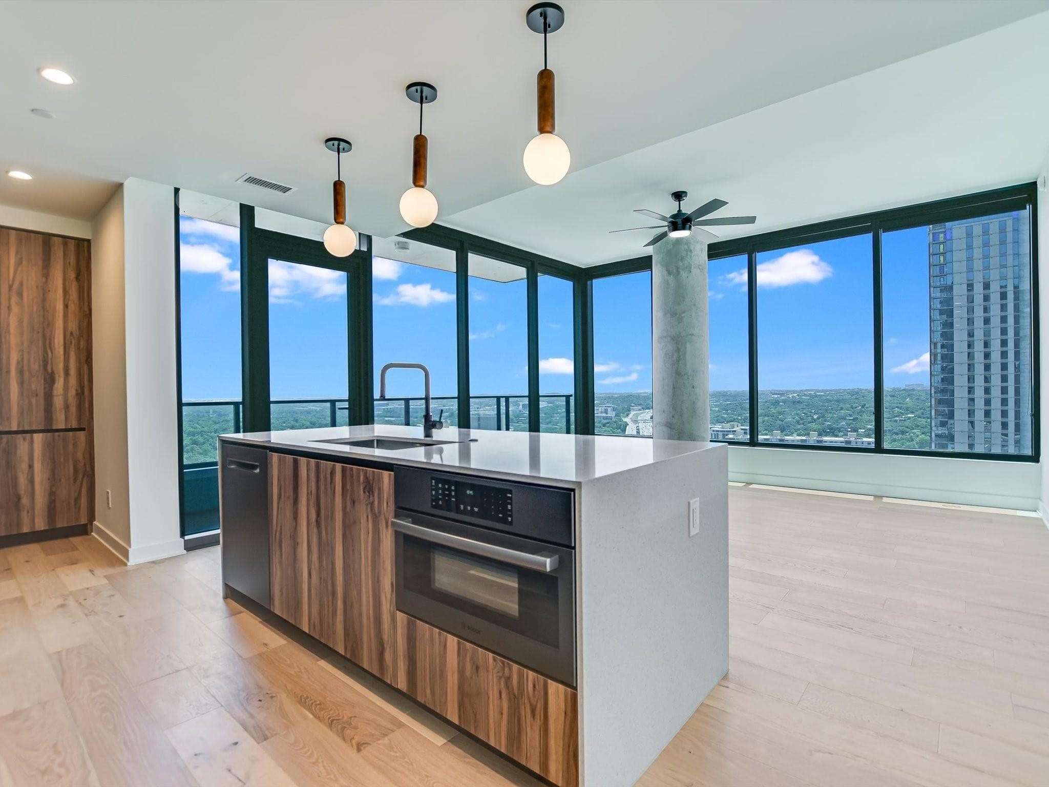 84  East Ave  #2506