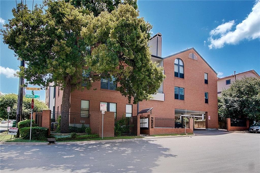 2905  Swisher St  #205
