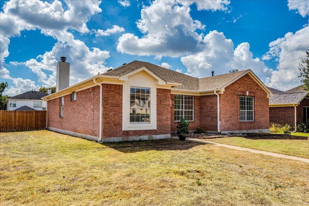 1021  Black Locust Dr W