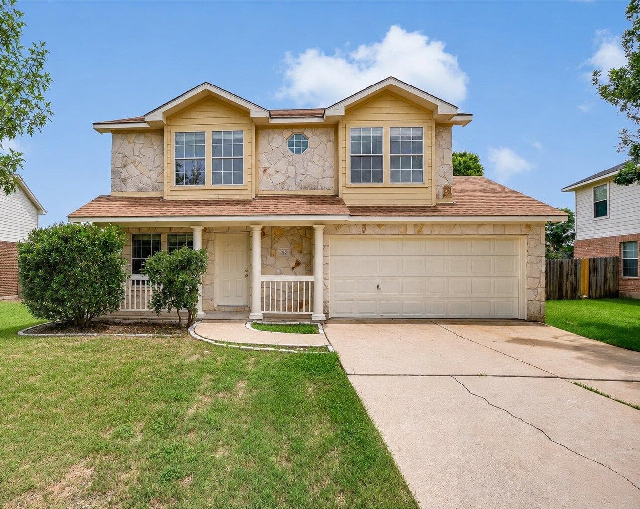 716 Honeysuckle Dr