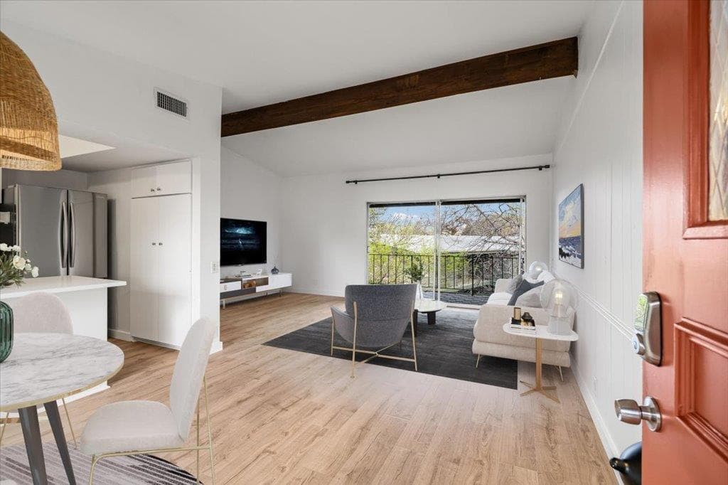 1304  Mariposa Dr  #206