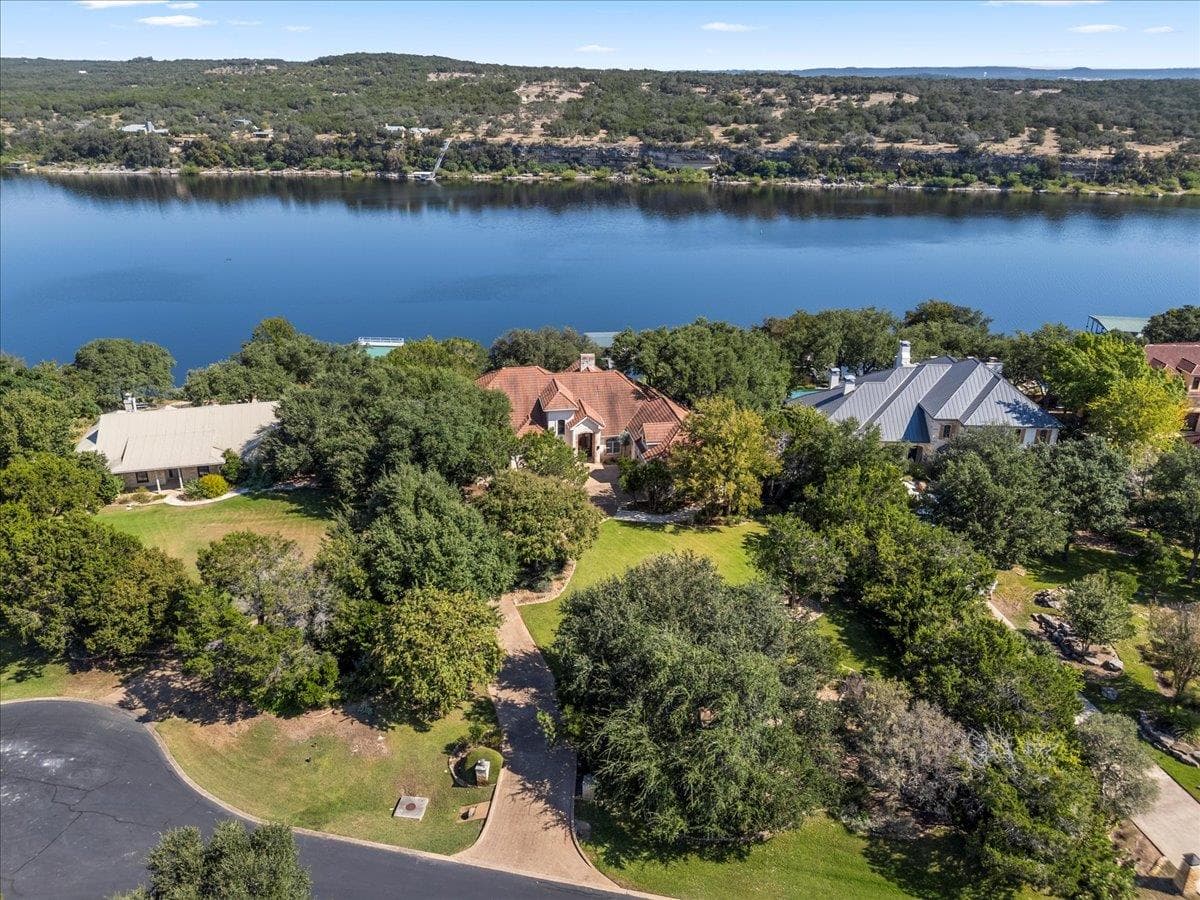 24729  Travis Lakeside Cv
