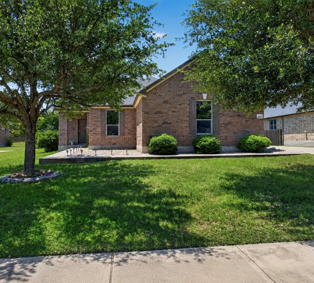 1005  Lonesome Lilly Way