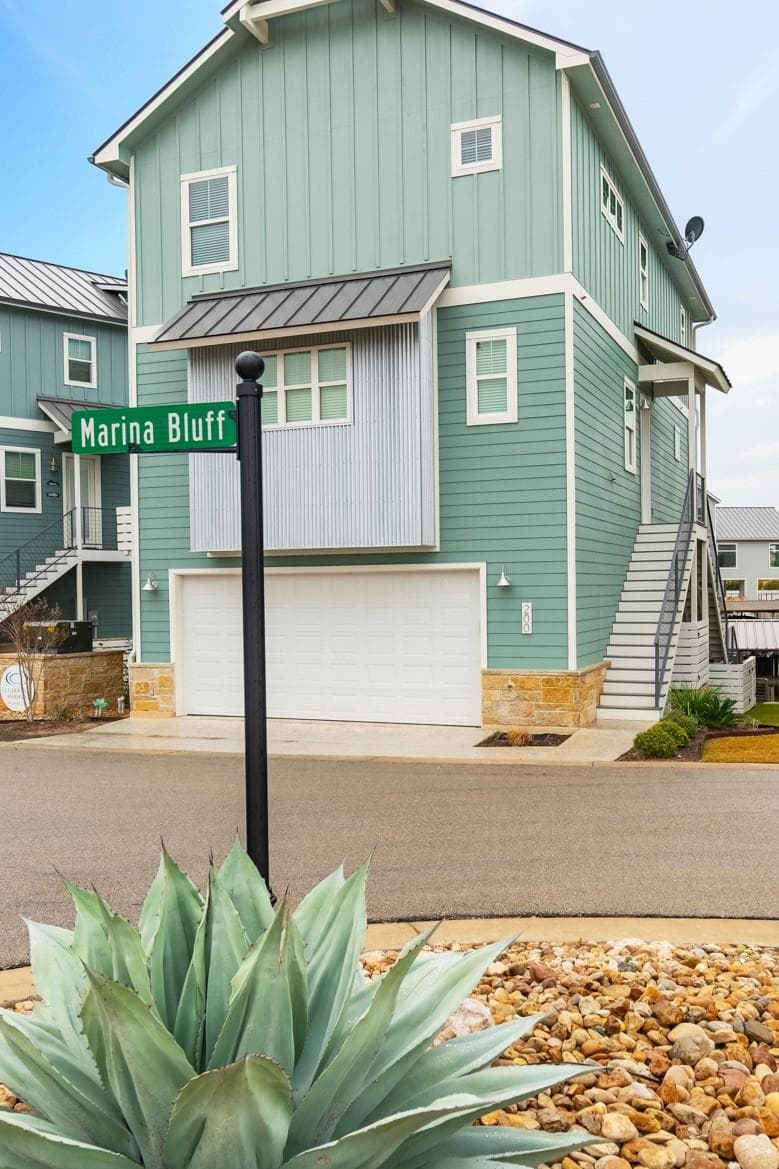 200  Marina Bluff None