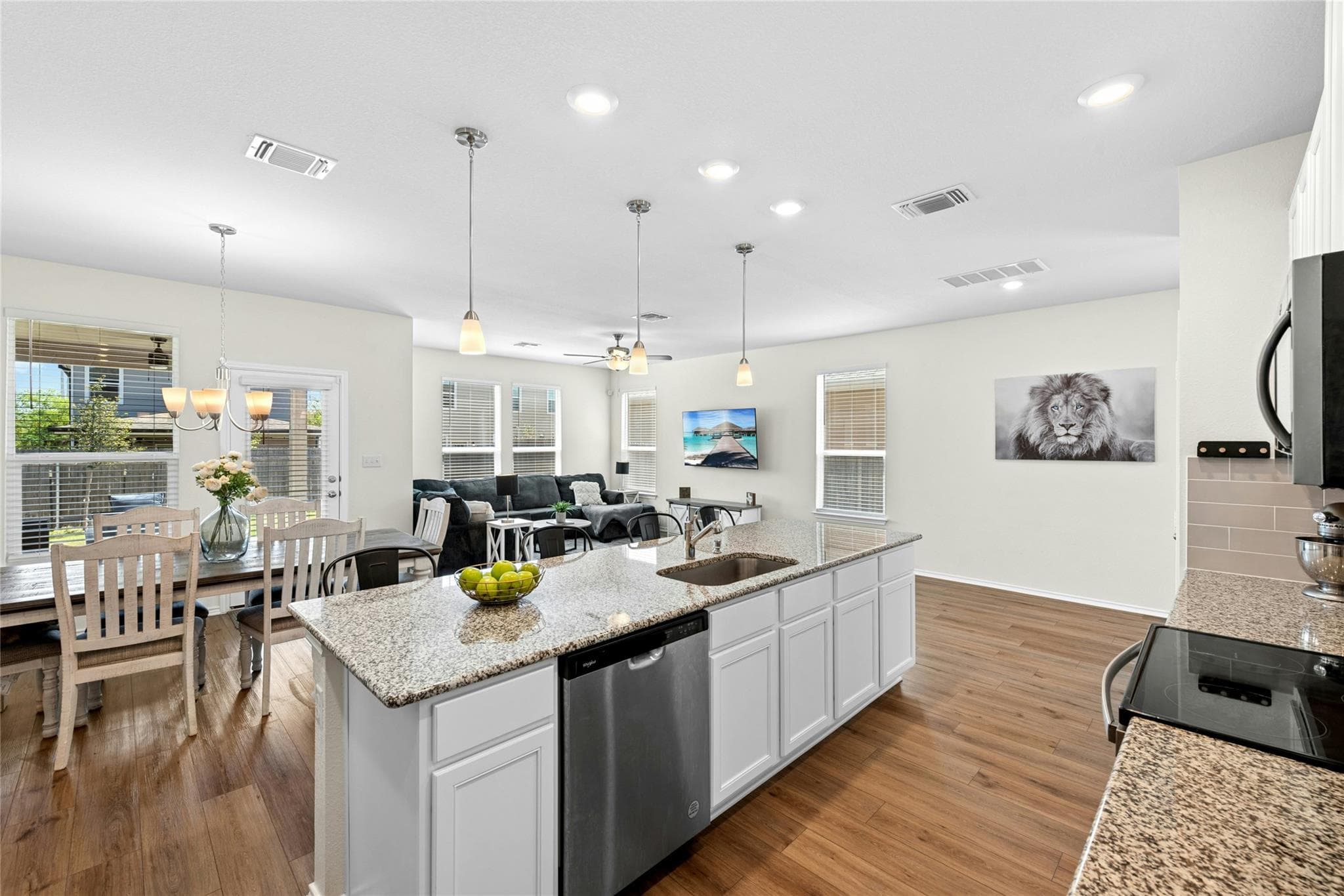 1124  Aronia Ln