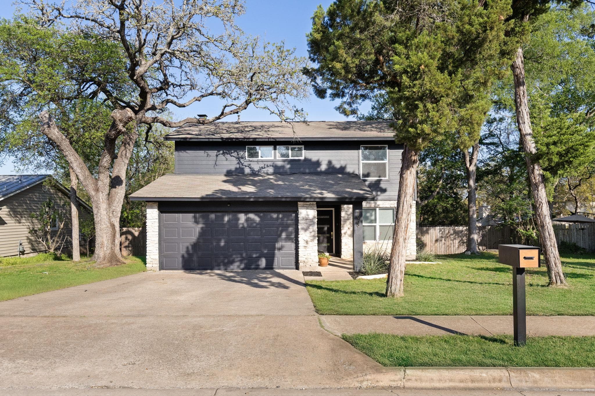 7909  Manassas Dr