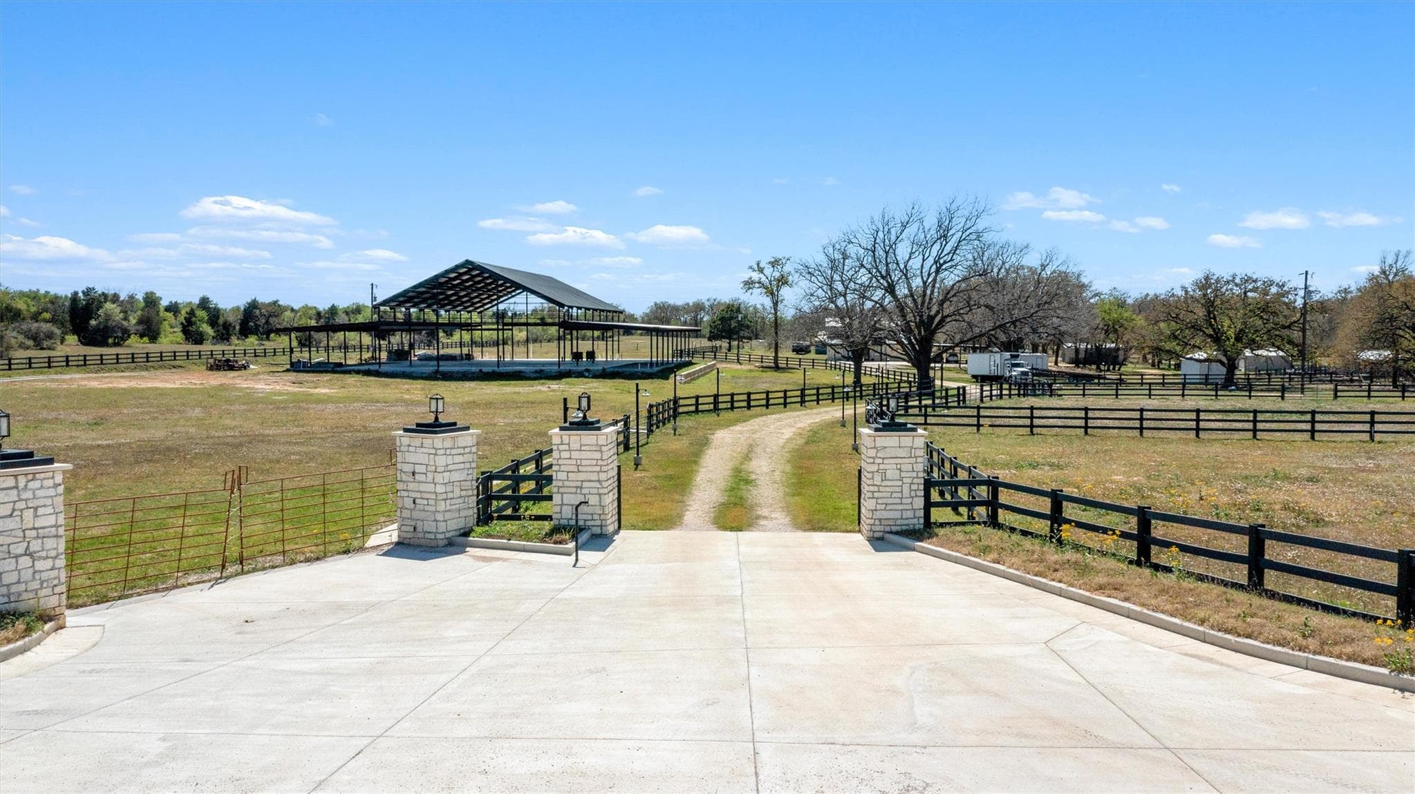 359 N County Line Rd